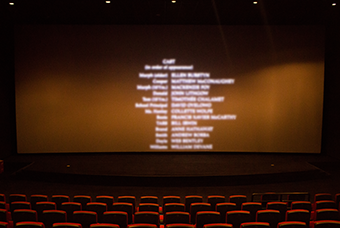 伟德国际1946国际党委组织召开《长津湖》观影活动